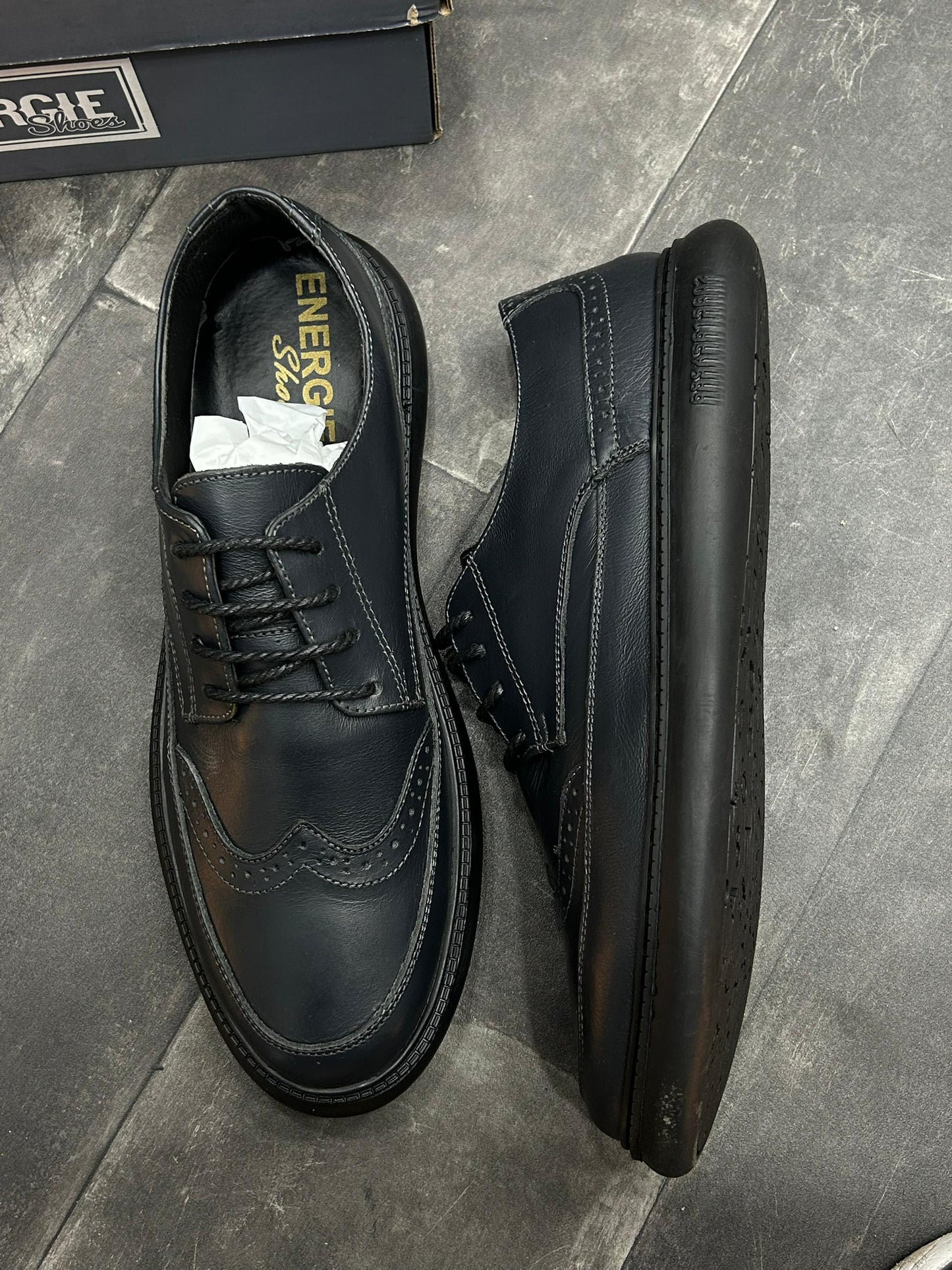 Noir avec Lacet