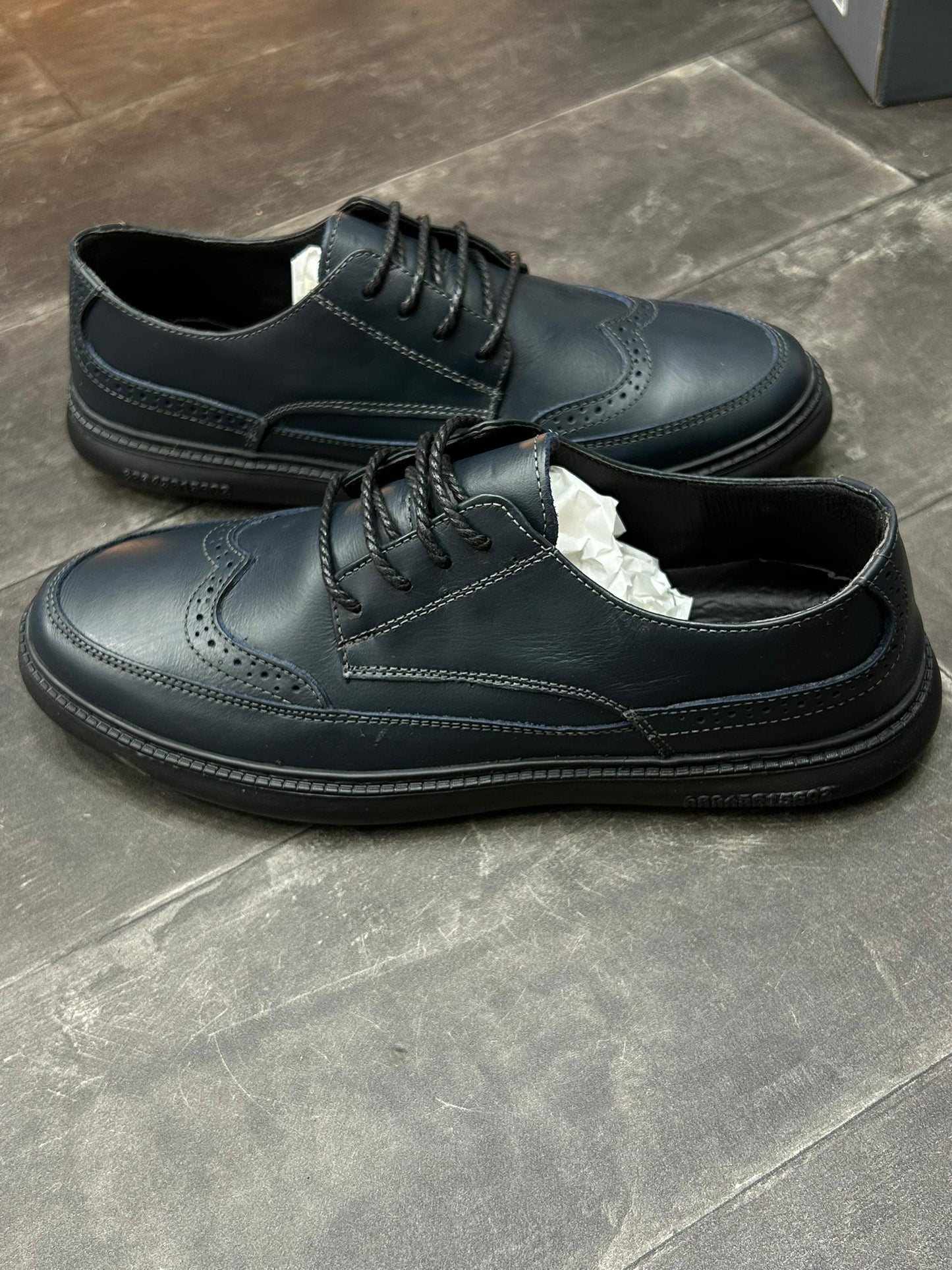 Noir avec Lacet